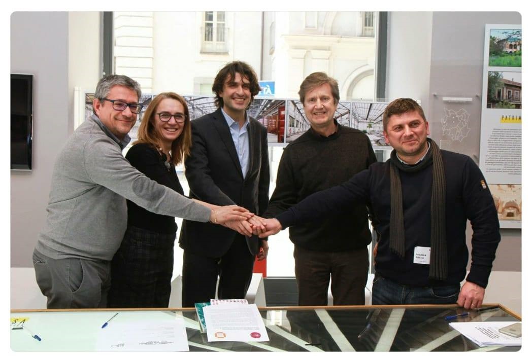 /I%20referenti%20dei%20diversi%20urban%20center%20italiani%20firmano%20l%27accordo%20per%20la%20rete