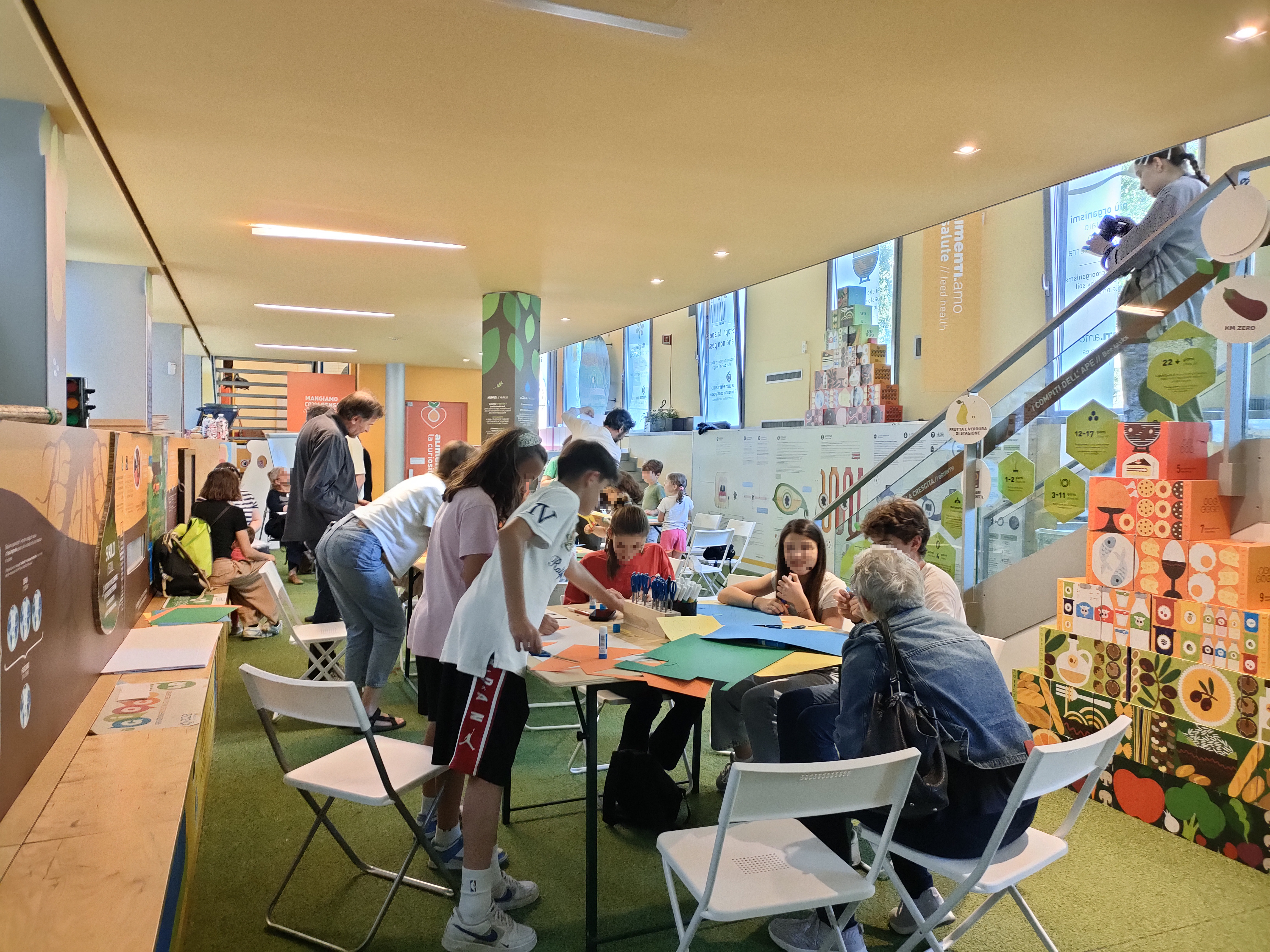 /UC_AT_250_Foto%20del%206%20giugno%20-%20%20laboratorio%20grafico%20con%20i%20ragazzi