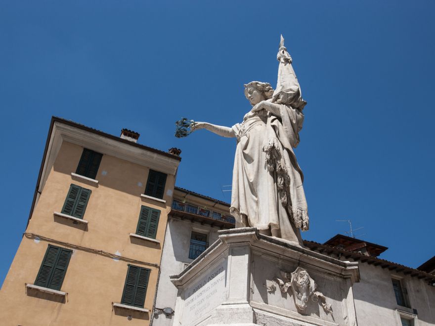 /Piazza%20della%20Loggia%204