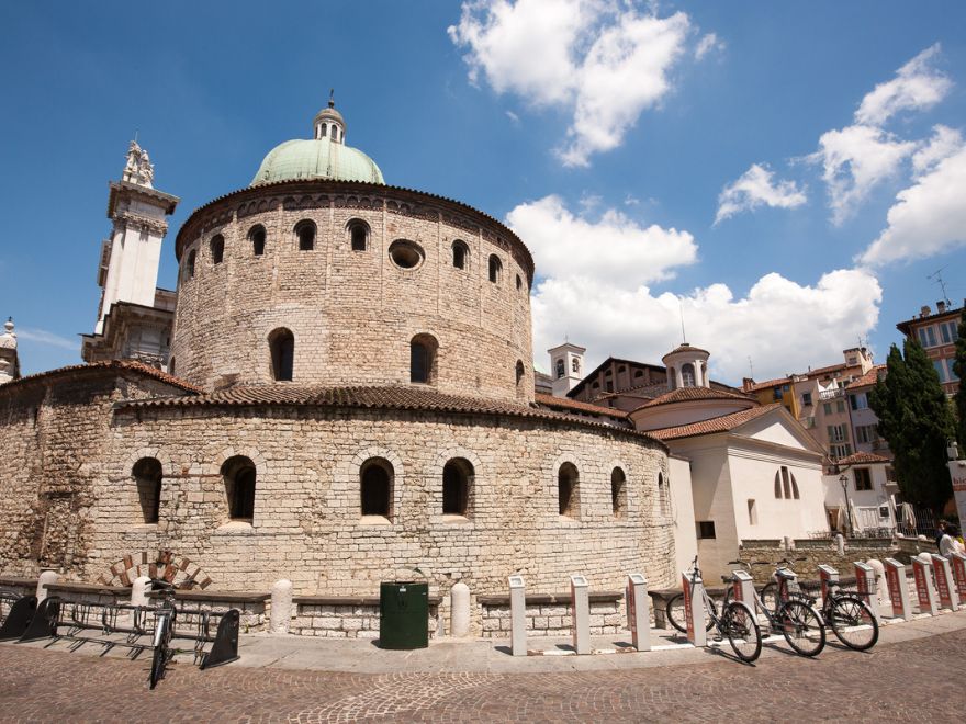 /Piazza%20Paolo%20VI%2003