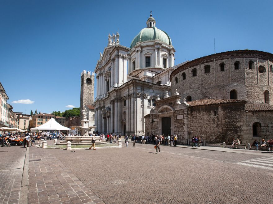 /Piazza%20Paolo%20VI%2004